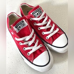Red Converse size 4, in men’s size 6 in women’s